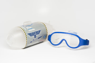 Очки для плавания Babiators «Ангелы» Очки для плавания Babiators «Ангелы» —​ стильные детские очки с суперским чехлом в виде подводной лодки! 