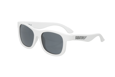 Солнцезащитные очки Babiators Original Navigator «Шаловливый белый» Солнцезащитные очки Babiators Original Navigator «Шаловливый белый» — уникальные детские солнцезащитные очки, которые невозможно сломать или потерять!