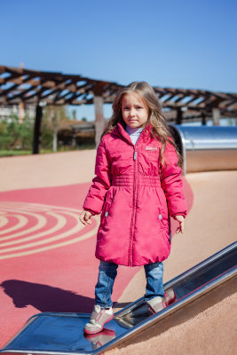 Пальто утепленное «Канадский плющ» Premont Пальто утепленное «Канадский плющ» Premont — демисезонное пальто для девочек, выполненное в розовом цвете, который так нравится маленьким принцессам.