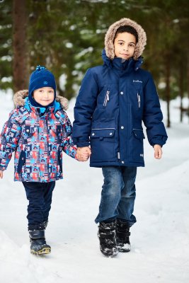Зимняя парка «Ледники Робсон» Зимняя парка «Ледники Робсон» —  классическая удлиненная куртка для мальчиков глубокого тёмно-синего цвета.